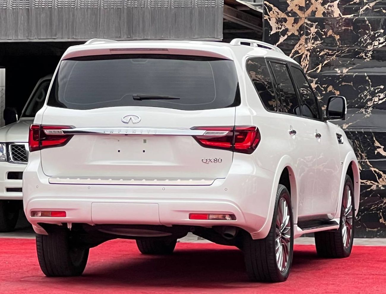 إنفينيتي QX80