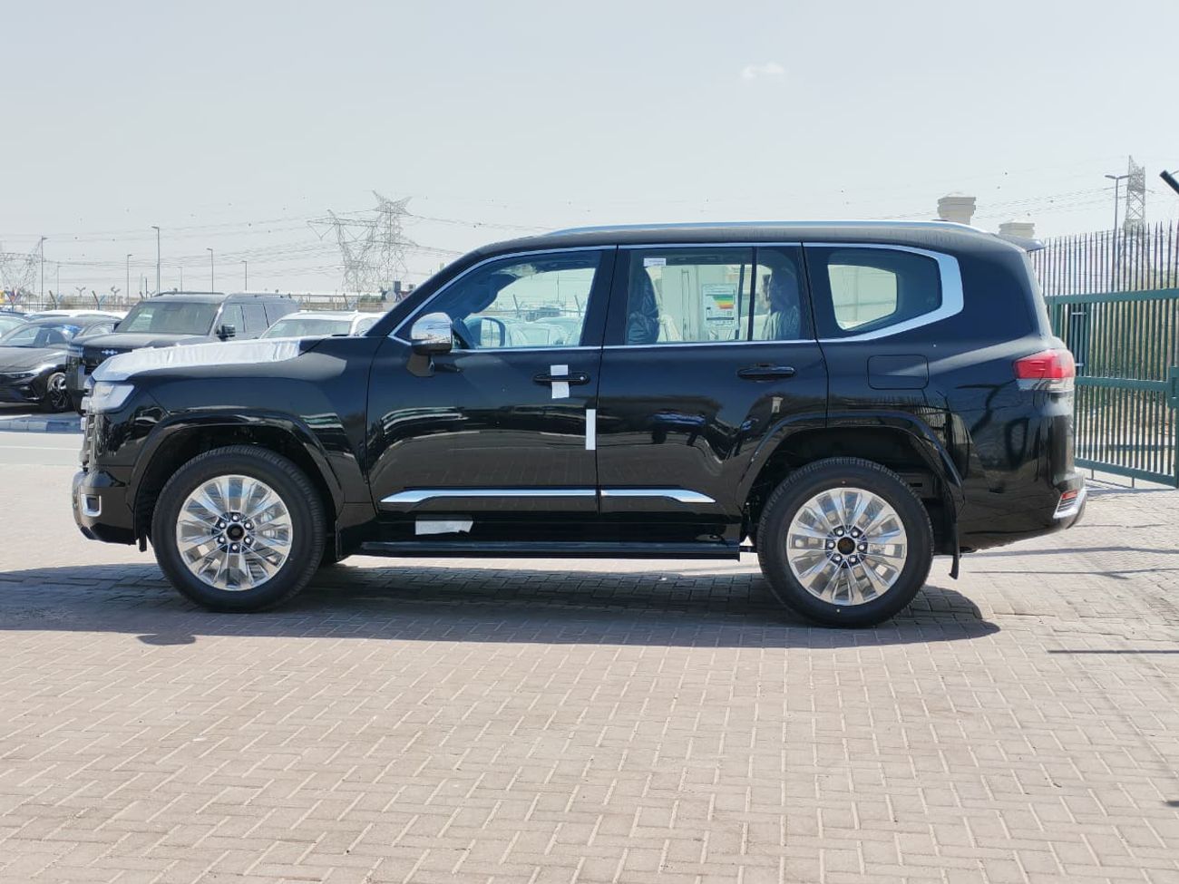 تويوتا لاند كروزر 2025 Toyota Land Cruiser LC300 VX (High-Option with Radar) 3.5L V6 Petrol A/T 4WD Export Only