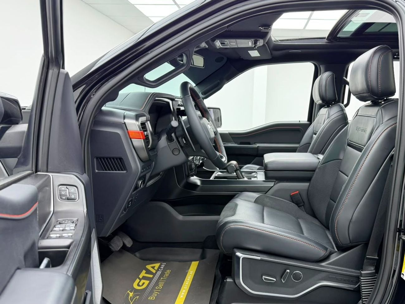Ford F-150 RAPTOR CREW CAB MID 2024 Ford F-150 Raptor, Ford Warranty+Service Contract, GCC Specs.