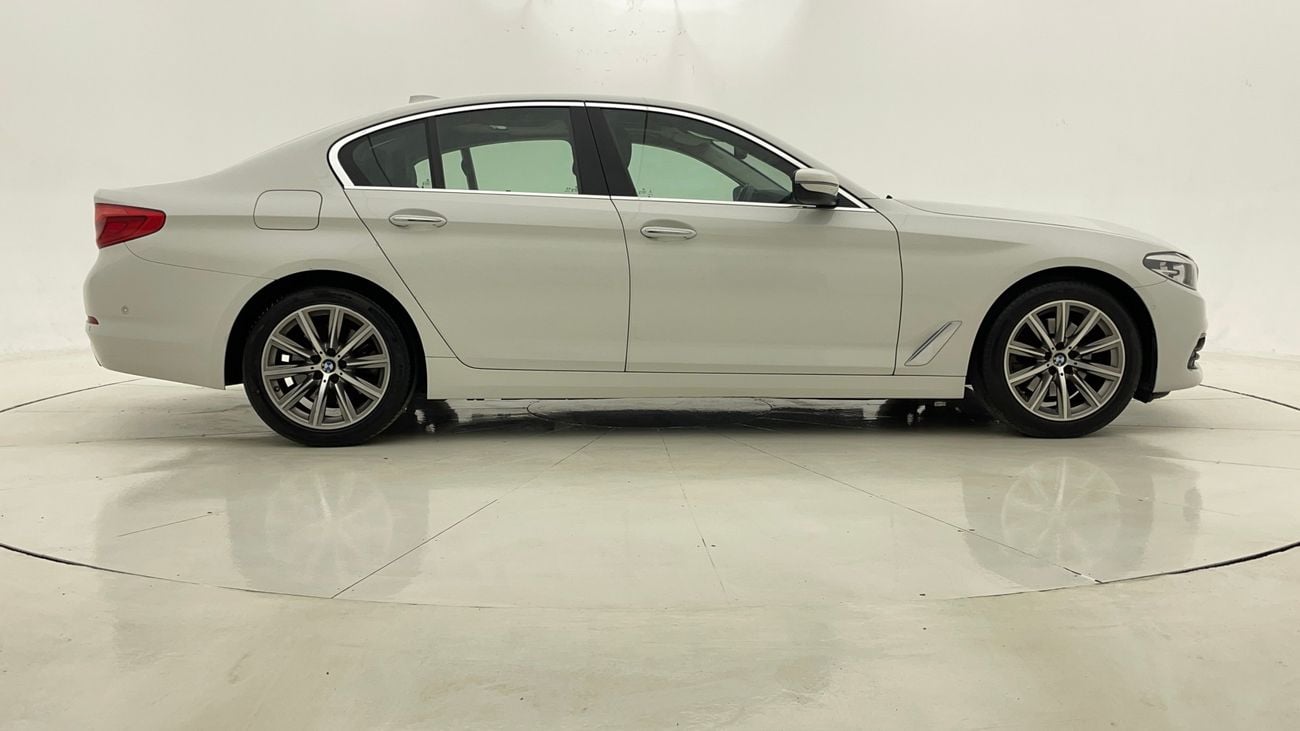 بي أم دبليو 520i EXECUTIVE 2 | بدون دفعة مقدمة | اختبار القيادة في المنزل