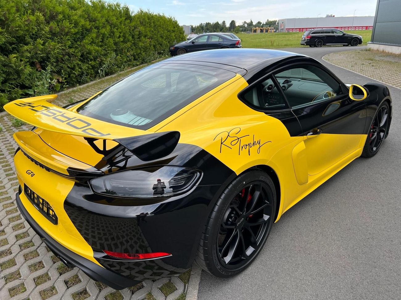 بورش كايمان 718 GT4 4.0L (420 HP) A/T