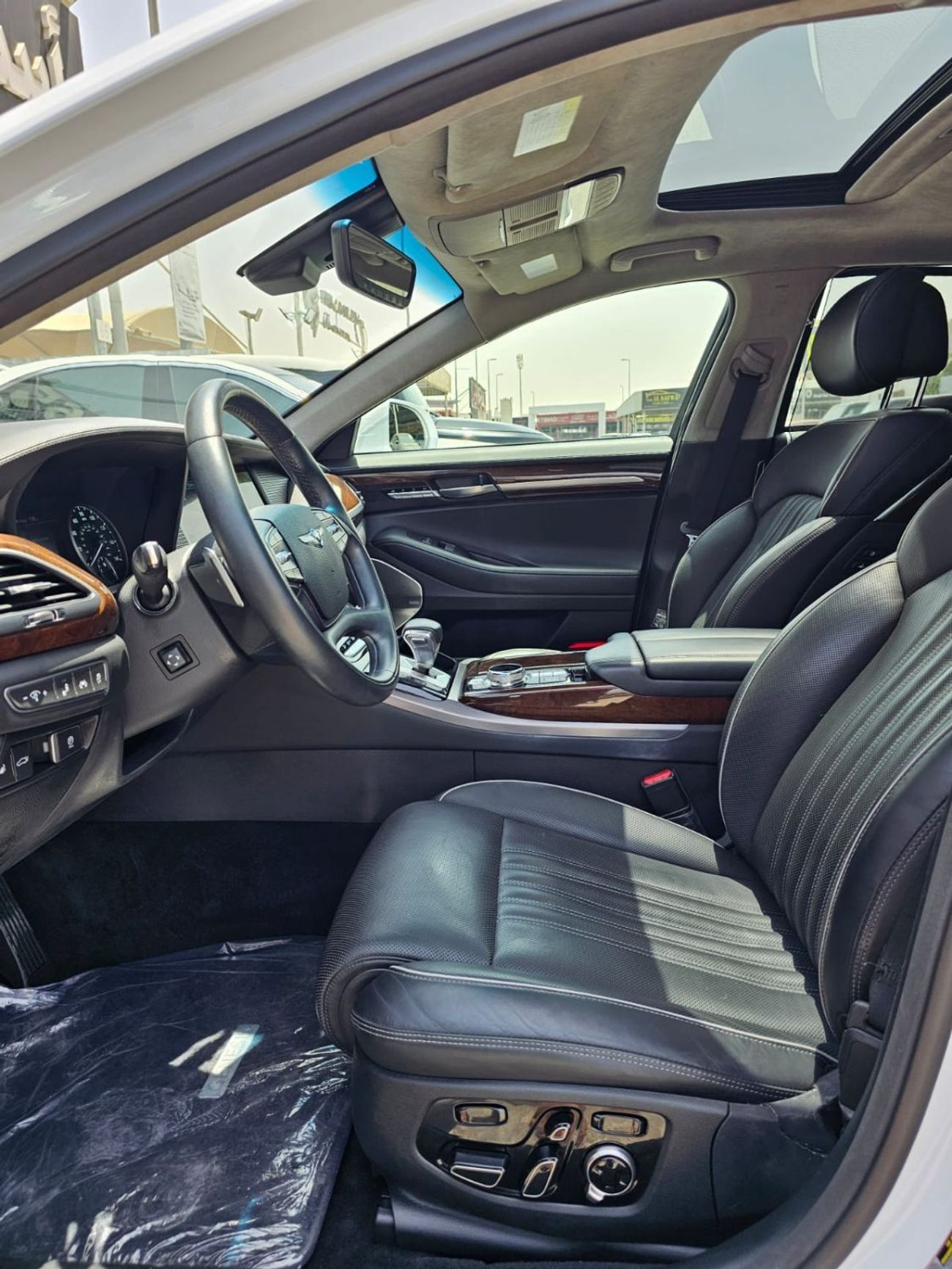 جينيسس G90 Royal 5.0L (410 HP)