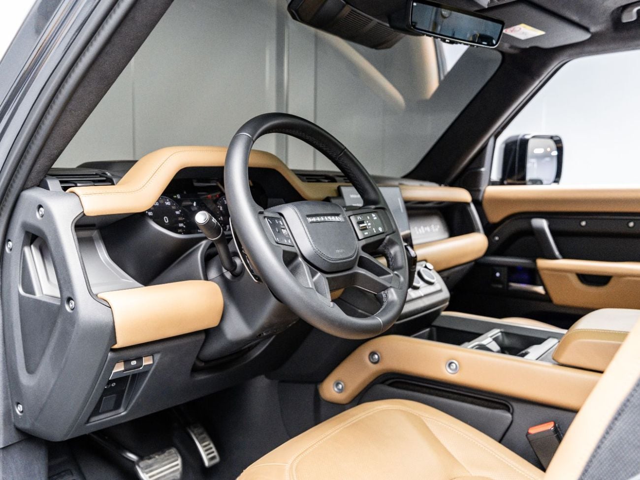 Land Rover Defender 110 X P525 5.0L 2025 Land Rover Defender 110 V8, 5.0 SC V8, AWD, 518 bhp, 8 Speed Automatic