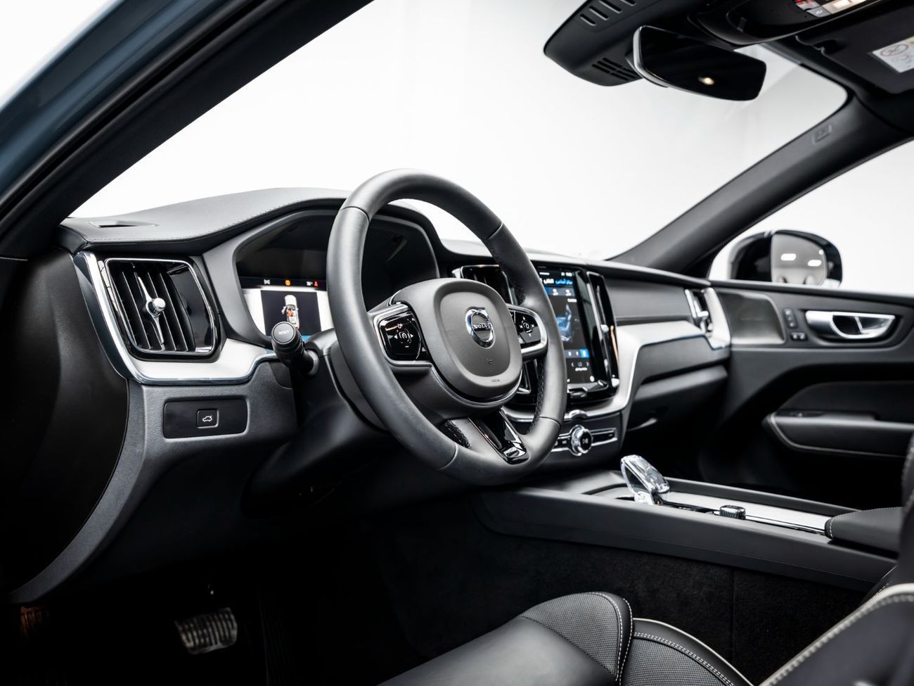 Volvo XC60 B5 2.0T Powertrain 2024 Volvo XC60 B5 Ultimate Dark, 2026 Volvo Warranty, Full Service History, Low