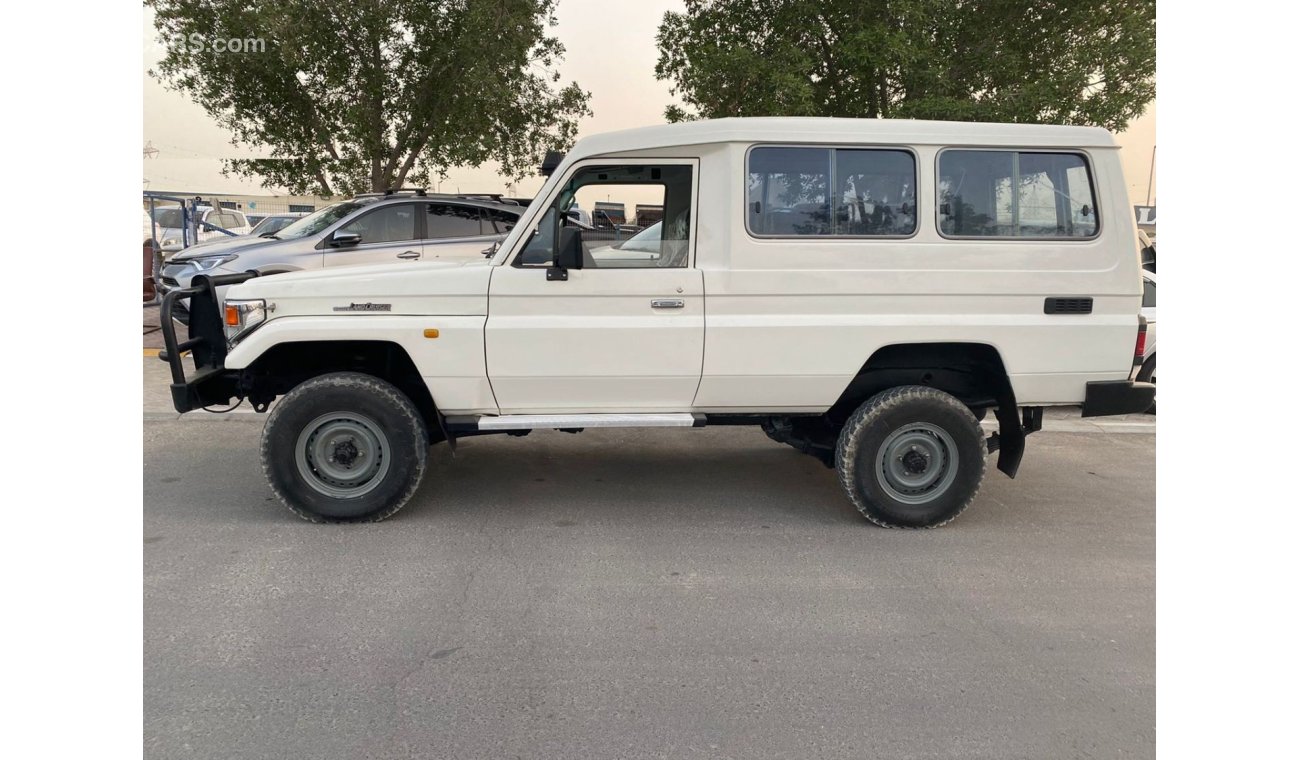 Toyota Land Cruiser Hard Top diesel white color 4.2L year 2001 3 doors