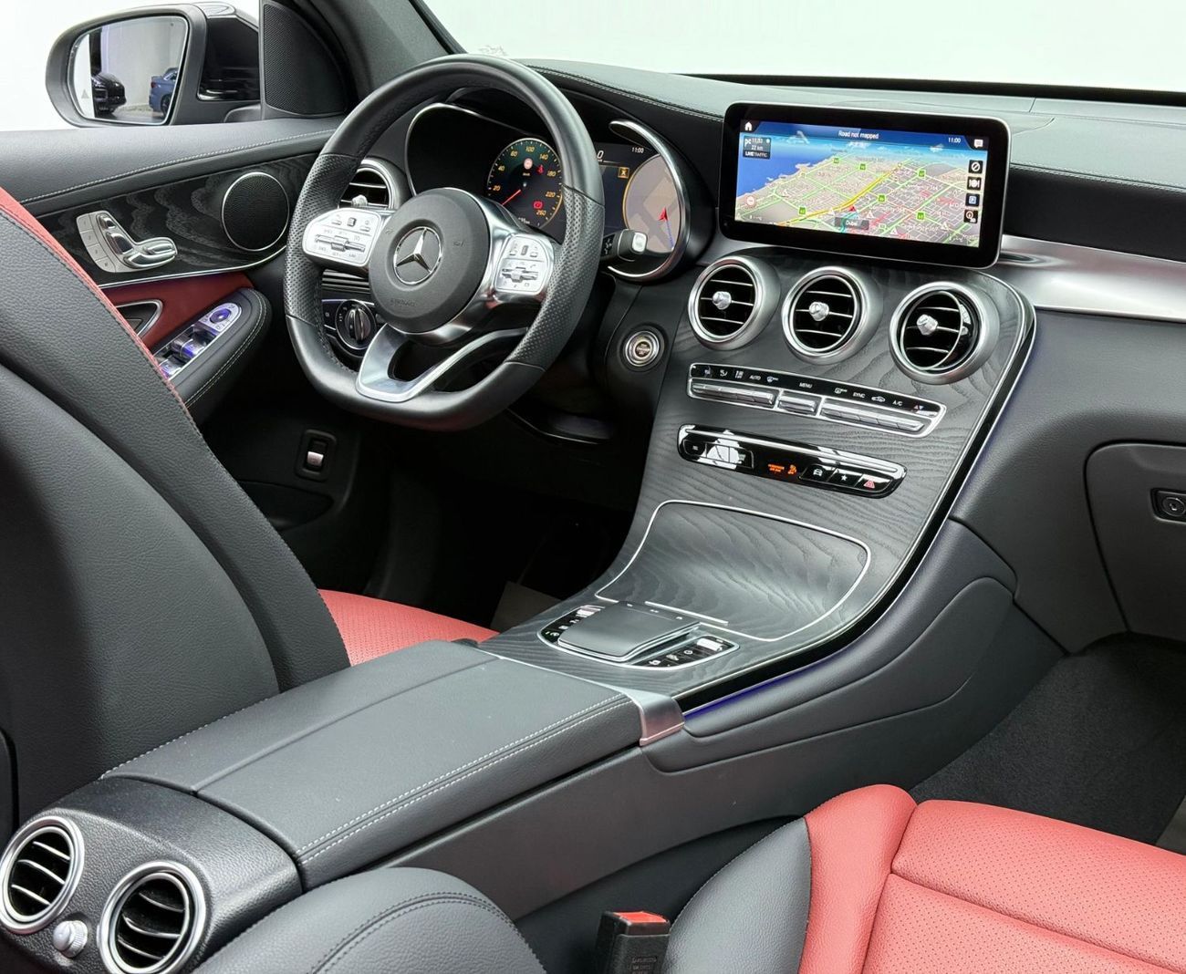 Mercedes-Benz GLC 200 4Matic 2022 Mercedes-Benz GLC200 AMG 4MATIC, Warranty, Full Service History, Very Low Km, GCC