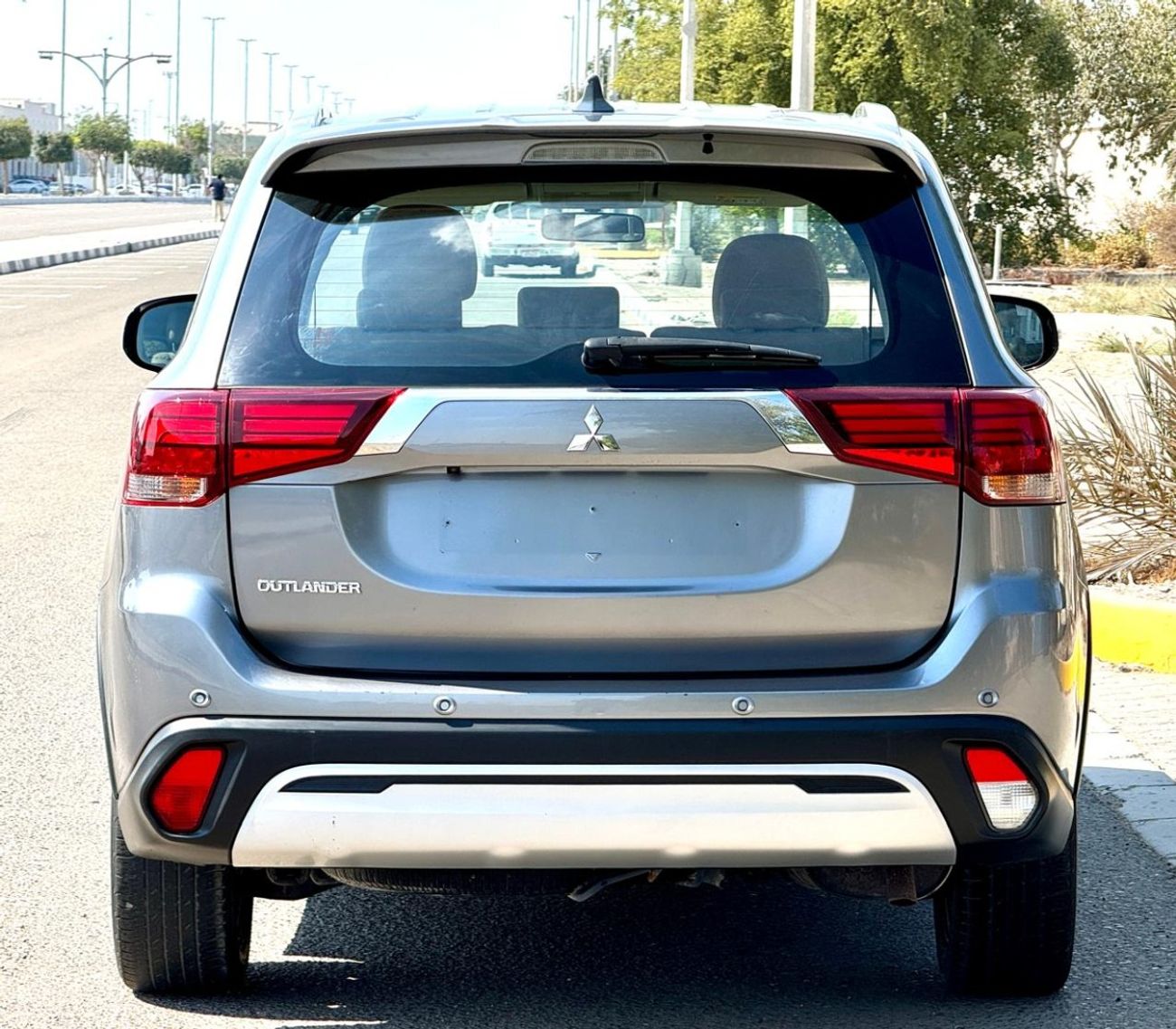 ميتسوبيشي آوتلاندر GLX High 2.4L 930-Monthly l GCC l Cruise, 4wd, GPS l Accident Free