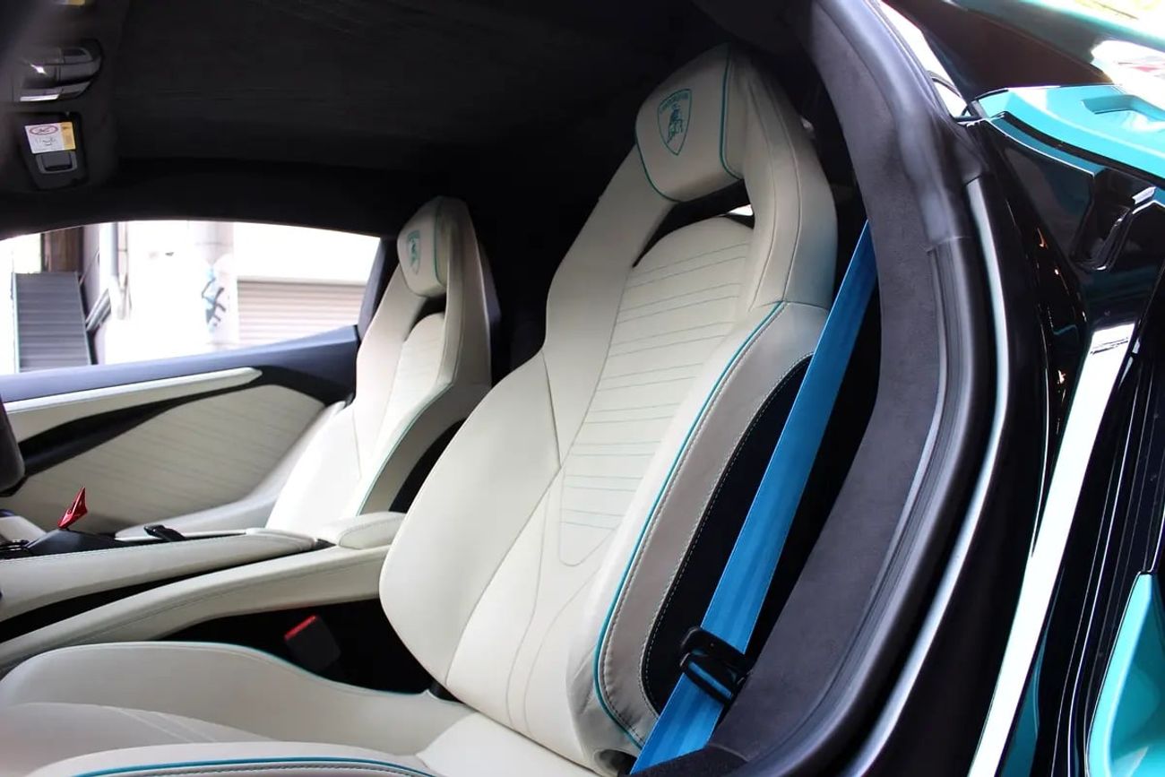 Lamborghini Revuelto