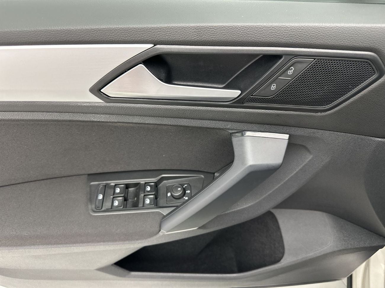Volkswagen Tiguan LIFE 1.4L | VW Certified | Smart Tech Edition with Camera and Sensors | GCC Specs