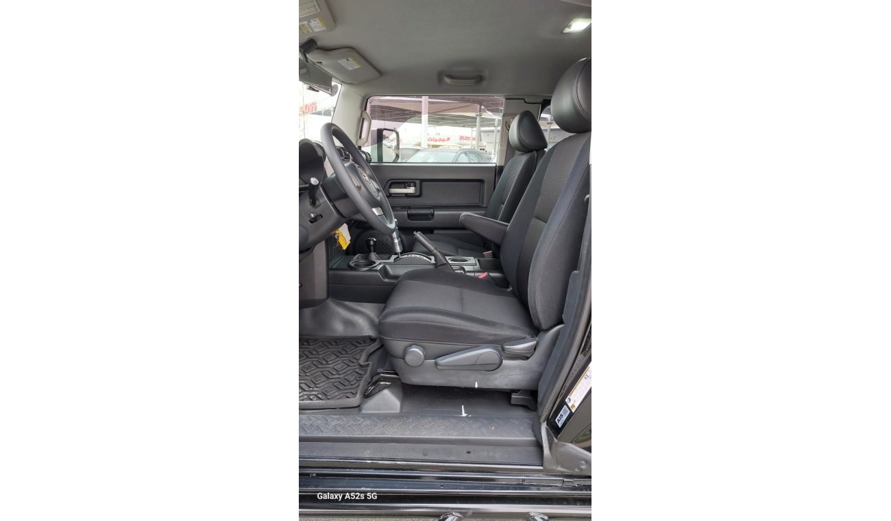 تويوتا إف جي كروزر TOYOTA FJ CRUISER MODEL 2006 PETROL