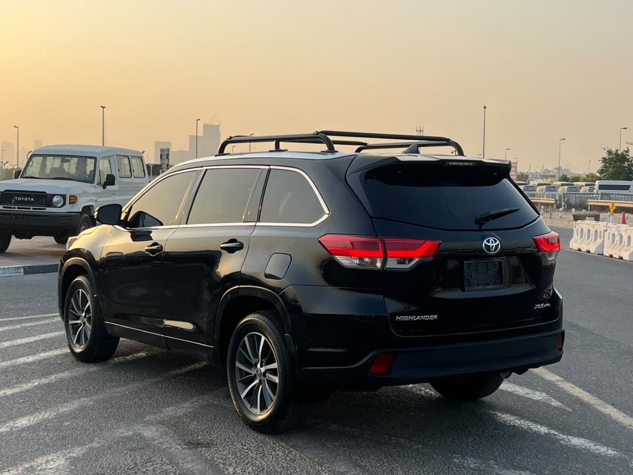 تويوتا هايلاندر تويوتا هايلاندر XLE موديل 2019 كاملة المواصفات، محرك 3.5 لتر V6، دفع رباعي، شاشة عرض رأسية، كاميرا خ