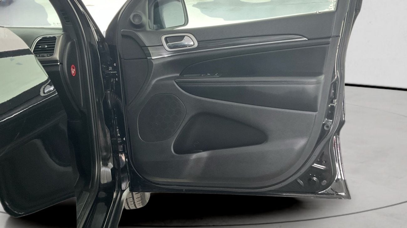 جيب جراند شيروكي 3.6 LIMITED 4WD AUTO | شامل الضمان | 0 ﺪﻔﻋﺓ ﺃﻮﻟﻯ