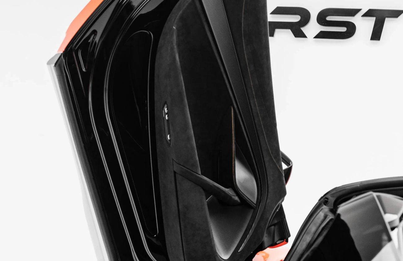 مكلارين 765LT 4.0L twin-turbocharged 8 Cylinder Engine