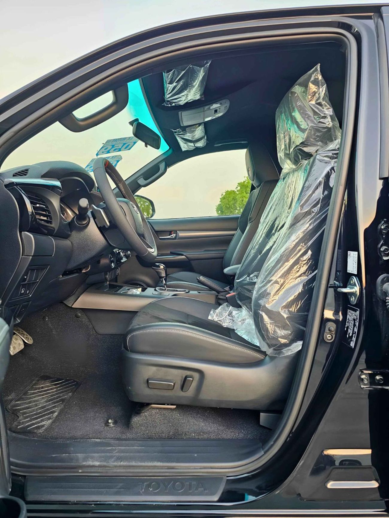 تويوتا هيلوكس GR SPORT/4.0L PETROL V6 4WD/RADAR, 360*CAMERA, DRIVER POWER SEAT/ (CODE # H4GR)