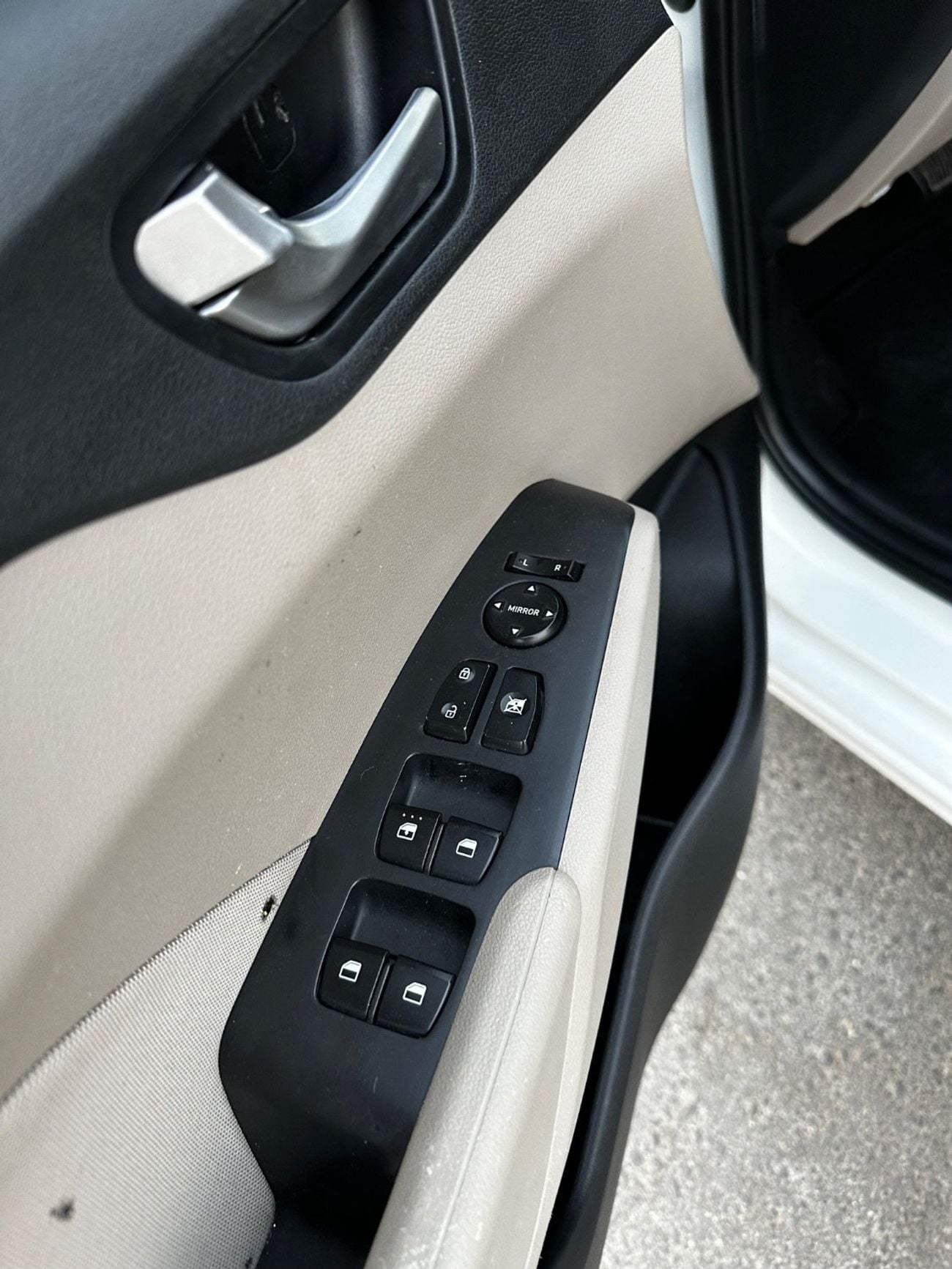 Hyundai Accent GL Hyundai Accent | 2021   4-cylinder — 1.6 engine  4-cylinder — 1.6 engine  Mileage: 85,000 km  New sh