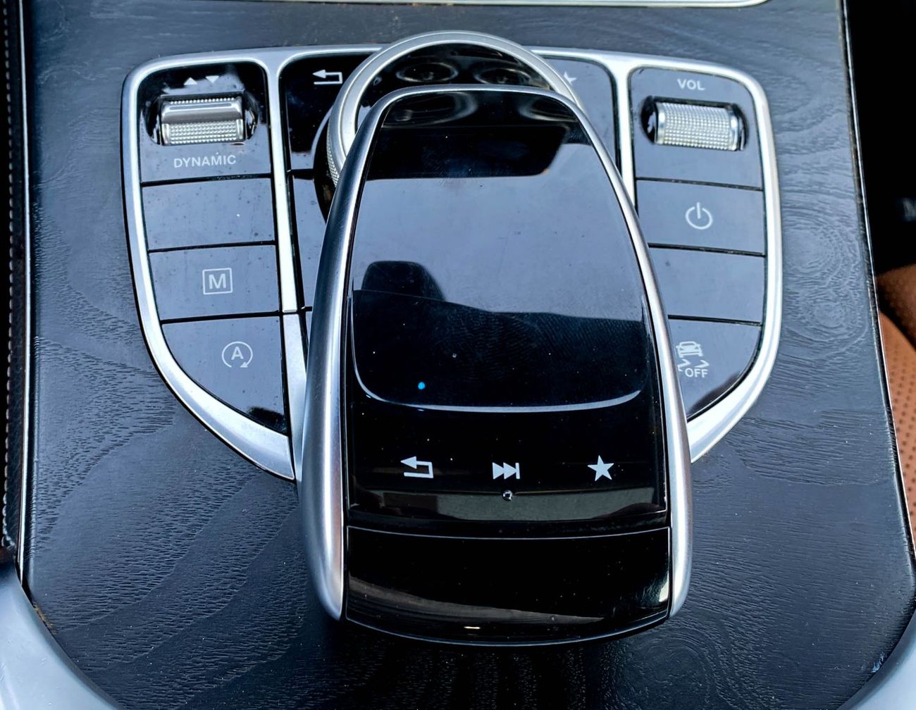 Mercedes-Benz GLC 250 4MATIC 2.0L Mercedes GLC 250, 2018 4MATIC, GCC original paint accident-free, in excellent condition