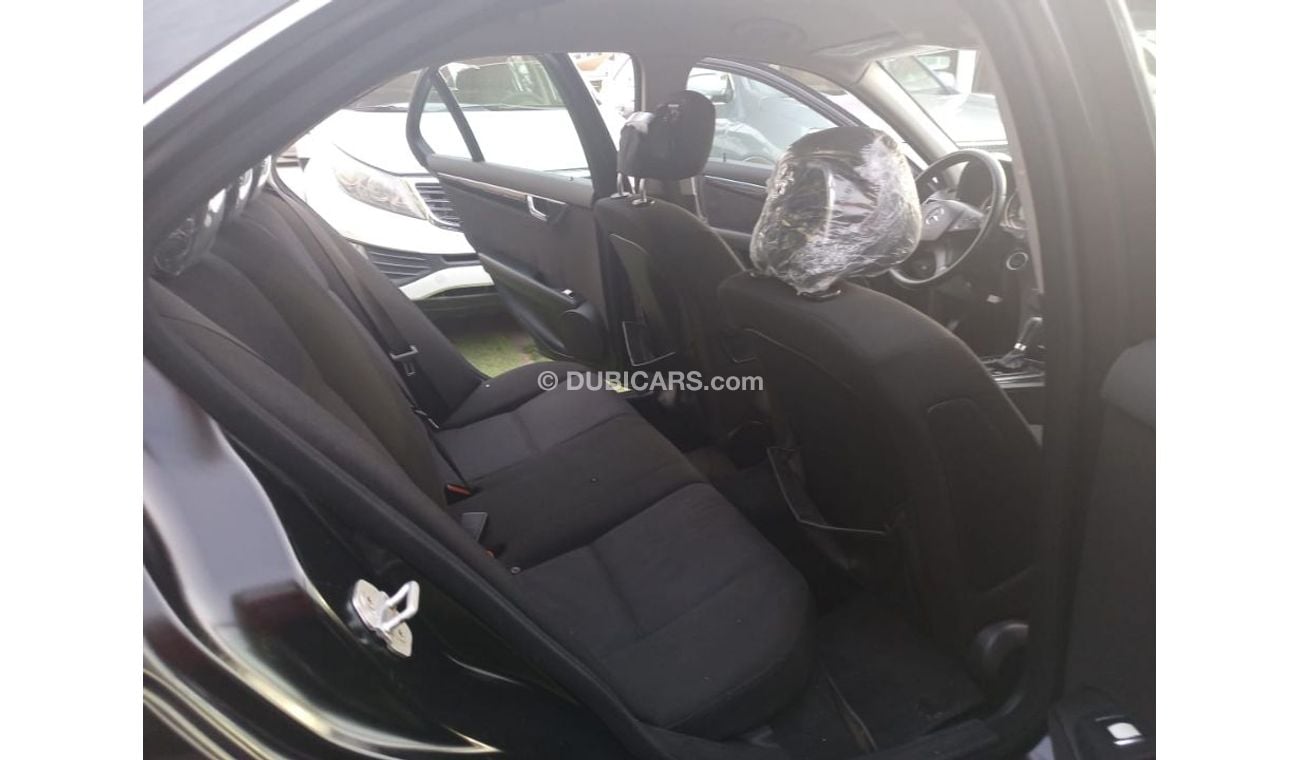 Mercedes-Benz C 200 Gulf model 2008, black color, cruise control, wheels, sensors, in excellent condition, you do not ne