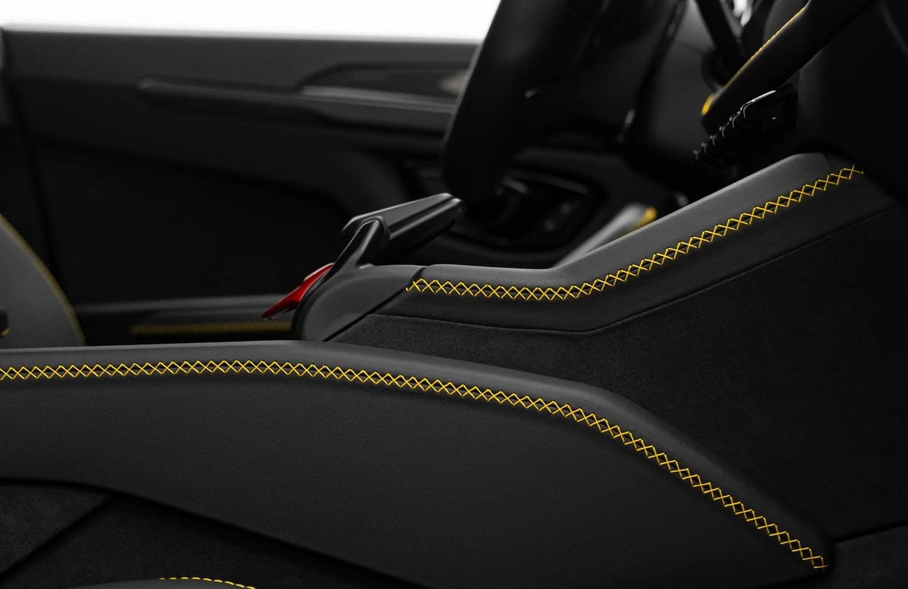 لامبورغيني اوروس 4.0L V-8 Twin-Turbocharged Engine + eMotor