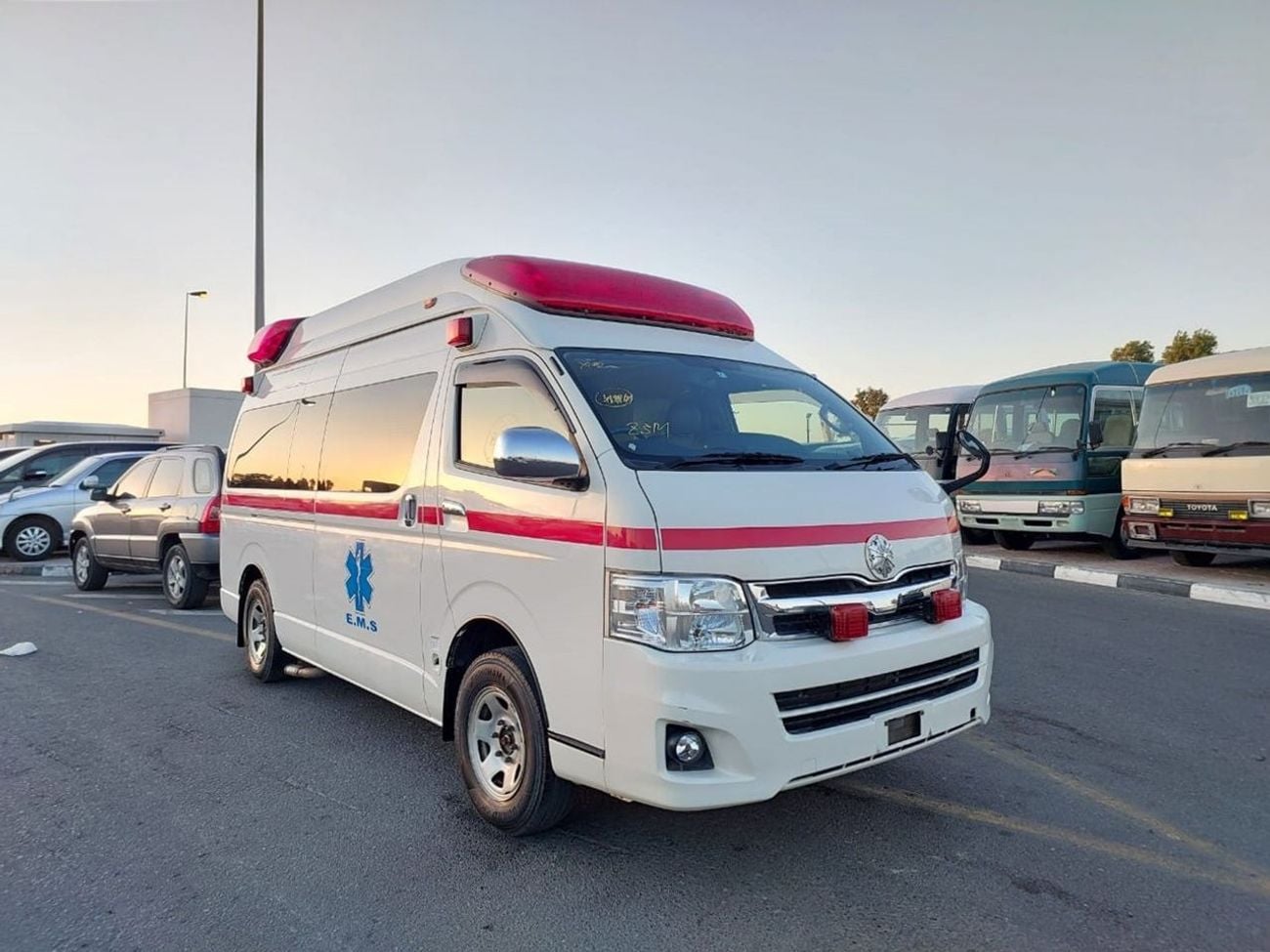 Toyota Hiace TOYOTA HIACE AMBULANCE VAN RIGHT HAND DRIVE(PM11334)