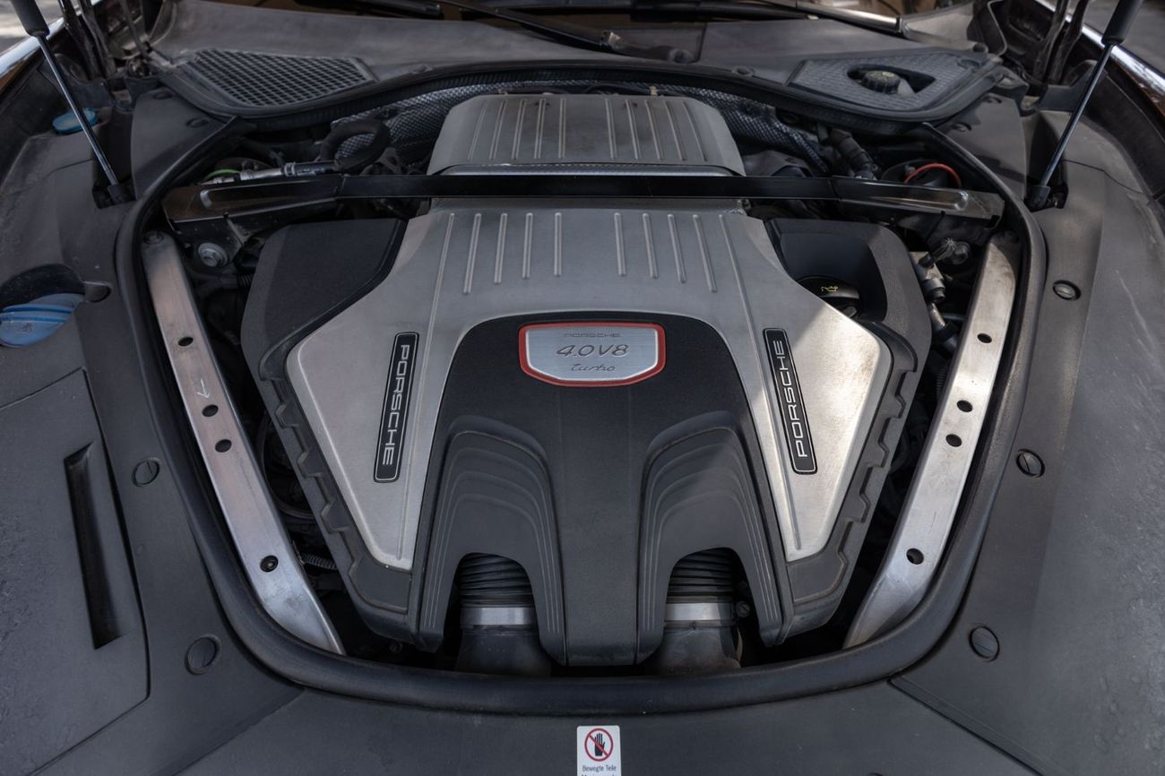 Porsche Panamera Turbo Sport Turismo 4.0L RWD