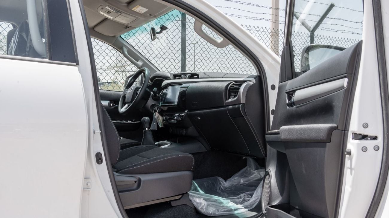 Toyota Hilux 2026 Toyota Hilux 2.4L MT Diesel DC (White-Black)