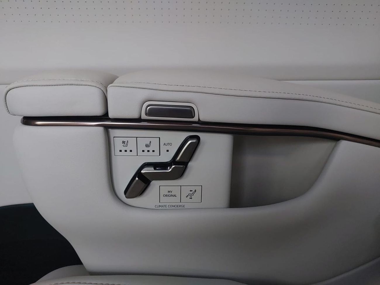 Lexus LM 350h Ready stock in dubai