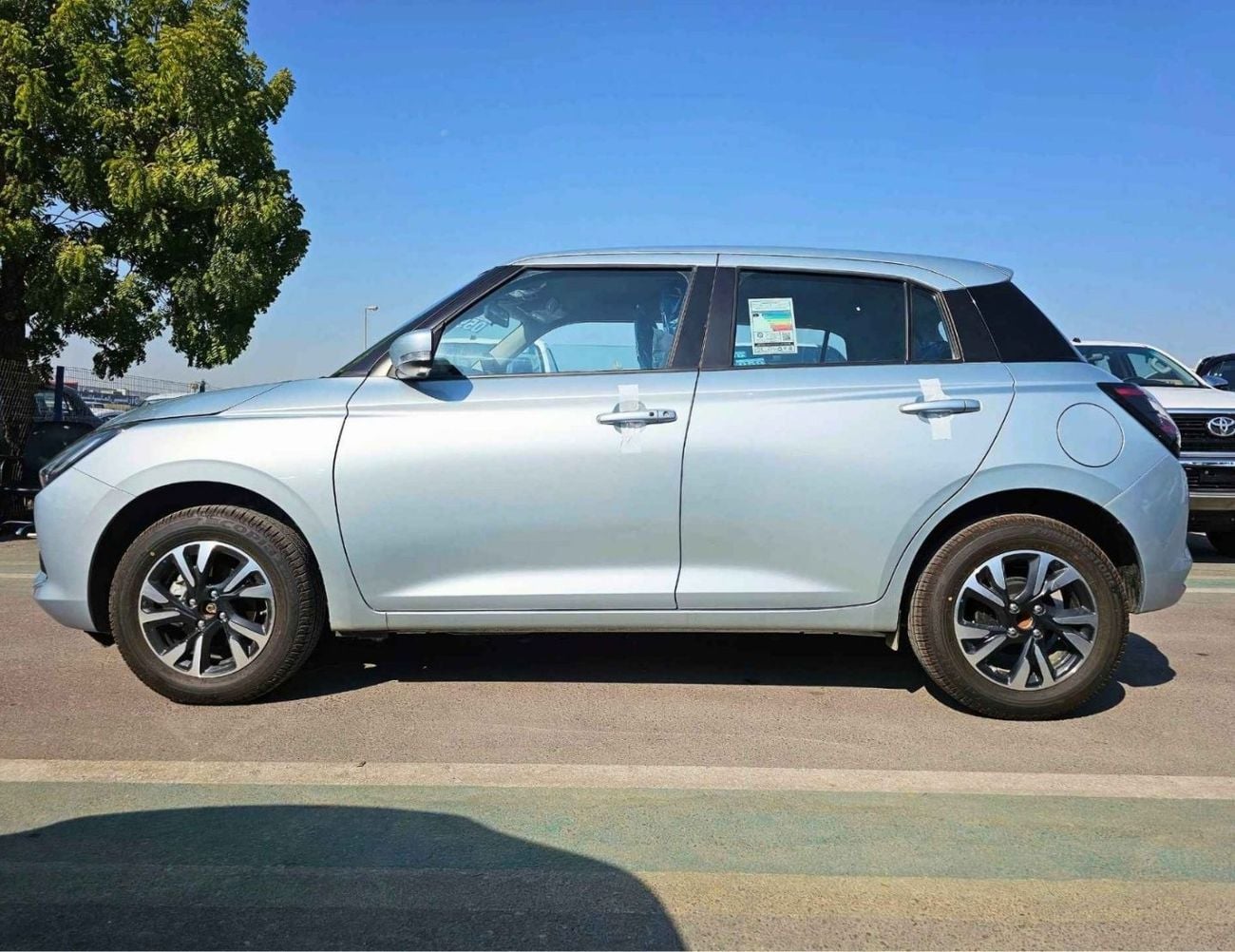 سوزوكي سويفت GLX SUZUKI SWIFT GLX HYBRID || RADAR PETROL AT 1.2L V4 (CODE # SWGLXFOH) SILVER 2026