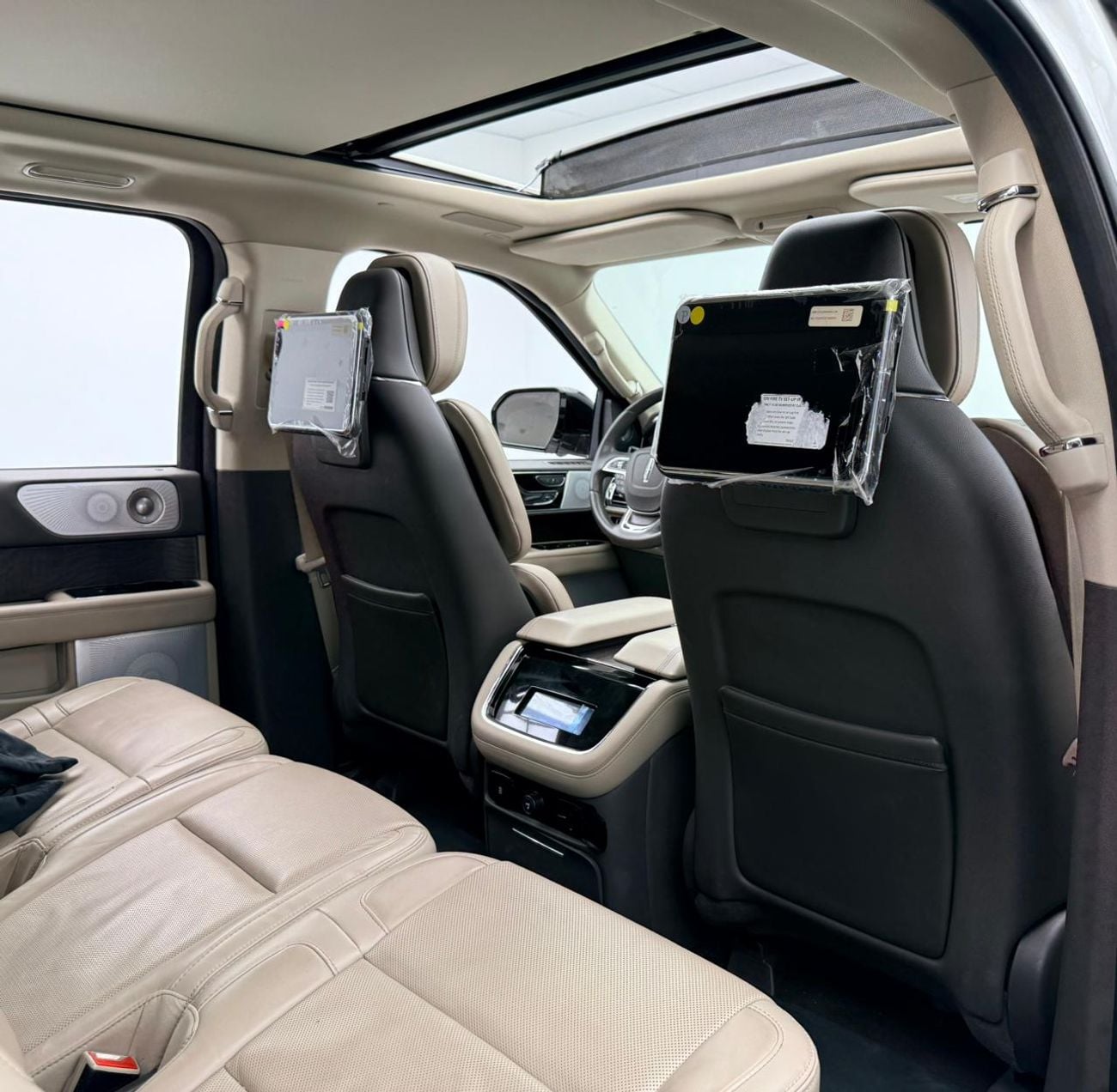 Lincoln Navigator 2024 Lincoln Navigator Reserve, 2030 Lincoln Warranty + Service Pack, Low Km, 8 Seater, GCC