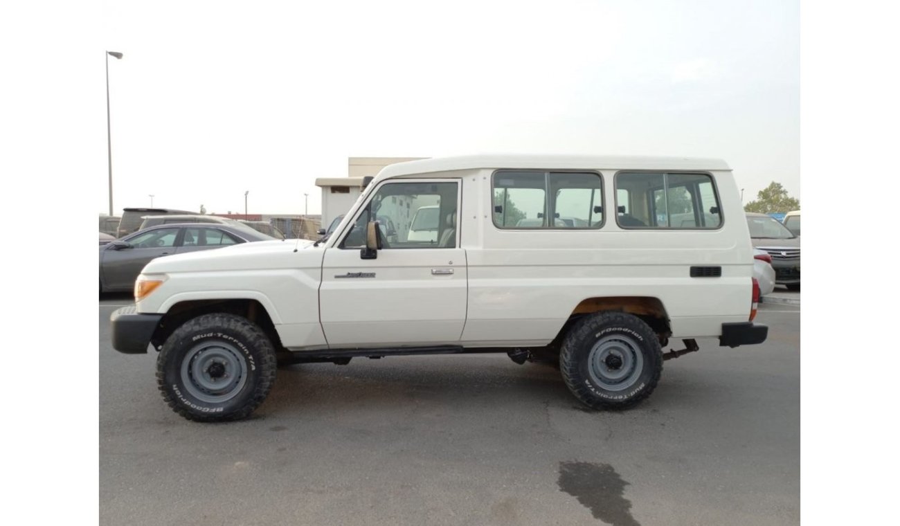 تويوتا لاند كروزر هارد توب TOYOTA LAND CRUISER HARD TOP LEFT HAND DRIVE (PM 838)