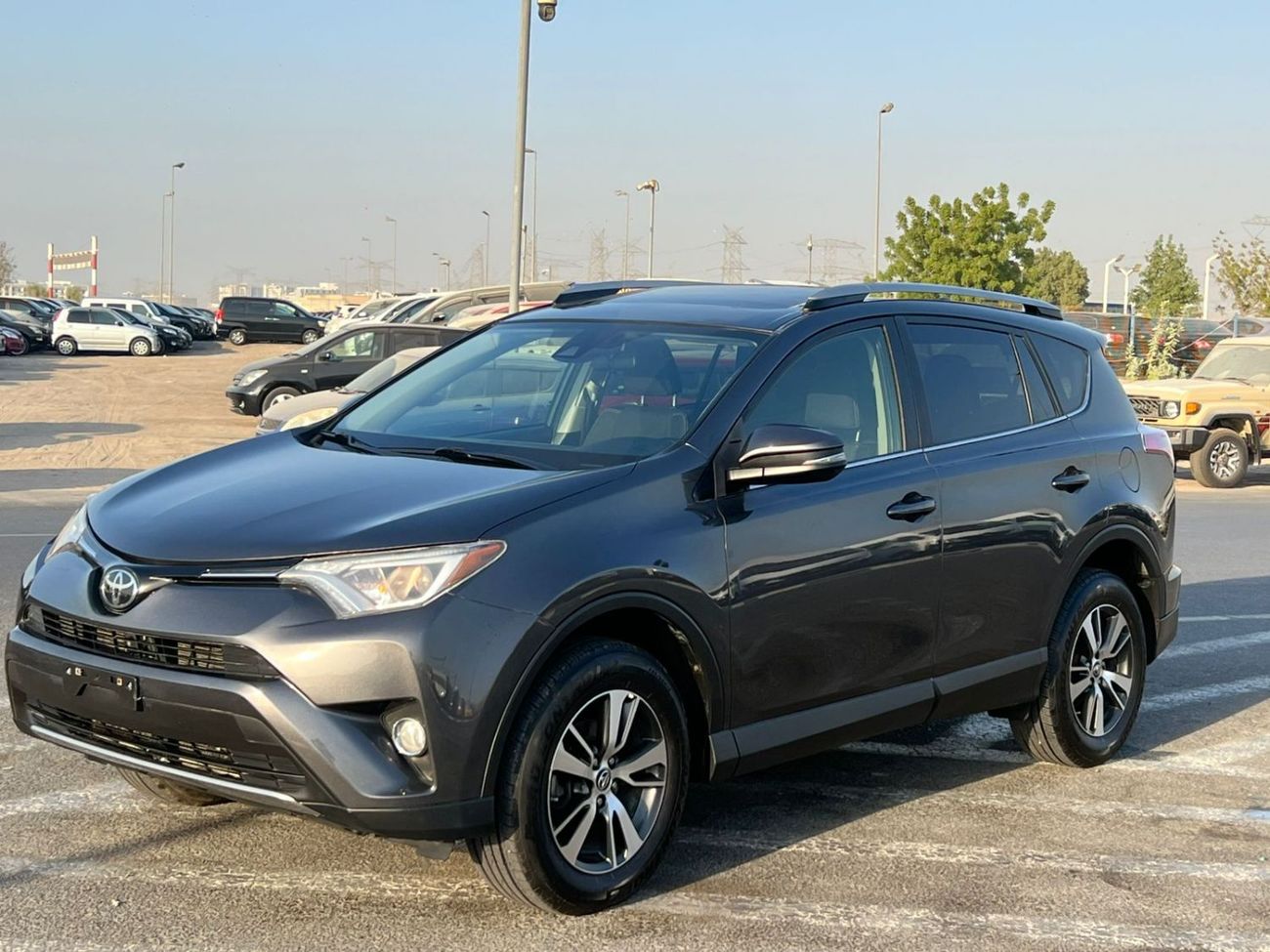 Toyota RAV4 2017 Toyota RAV4 XLE – 2.5L – Sunroof – Push Start – Rear Camera – Power Trunk