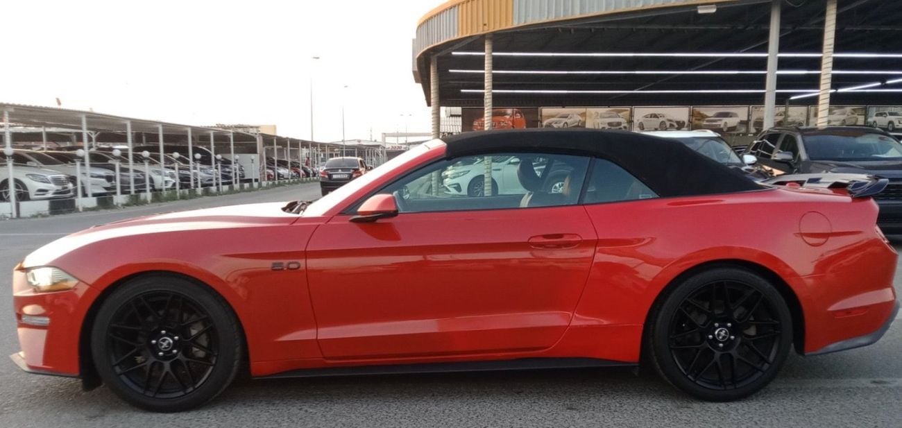 Ford Mustang Ford mustang ecoboost convertible V4  Body kit GT Model 2019 Price: 68000 Dhs Mileage: 44000 Mi Spec