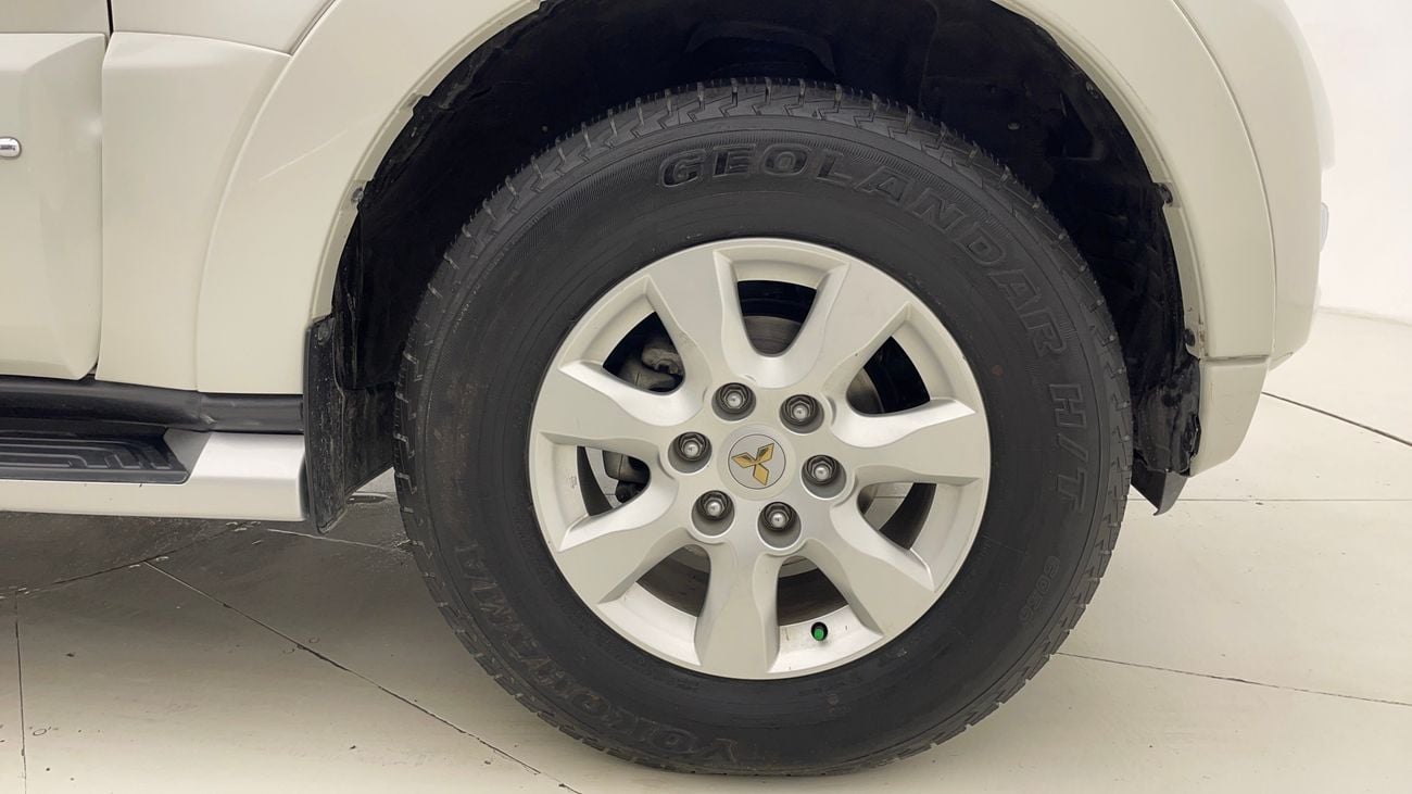 ميتسوبيشي باجيرو GLS MID 3 | بدون دفعة مقدمة | اختبار القيادة في المنزل