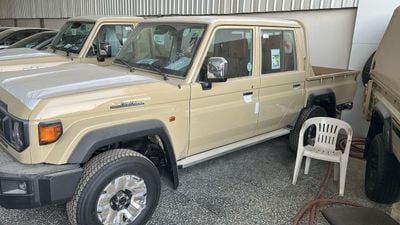 تويوتا لاند كروزر بيك آب 2.8 DIESEL FULL OPTION