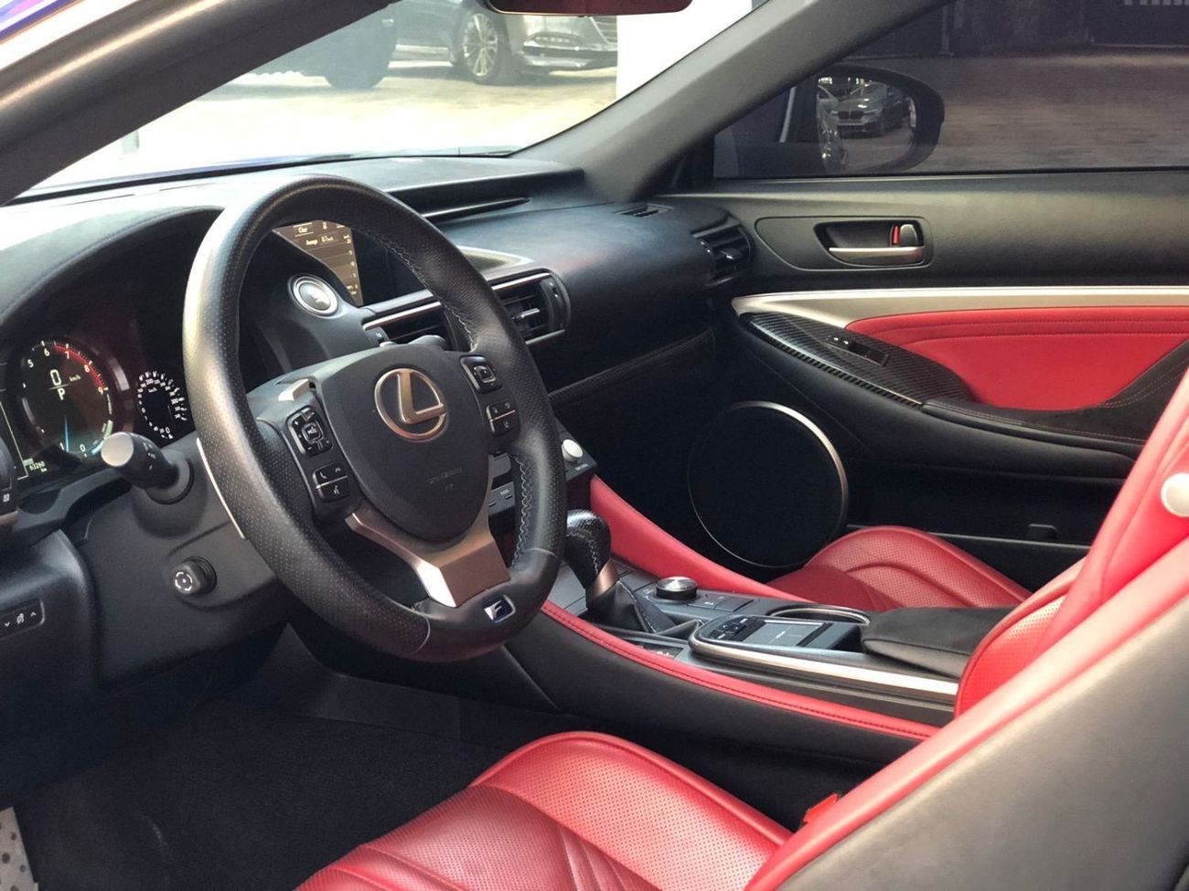 لكزس RC F بلاتينوم