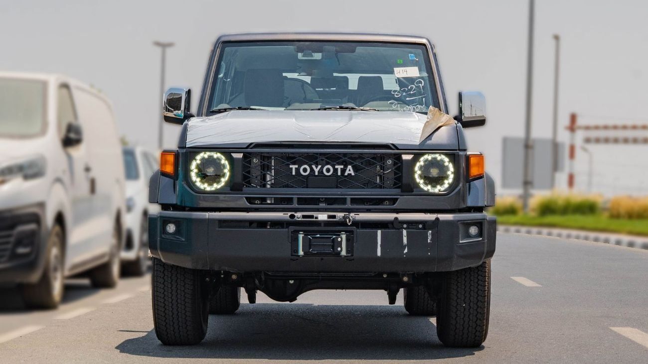 تويوتا لاند كروزر 70 2026 Toyota Land Cruiser LC76 4.0L AT Petrol Full Option (Gray)