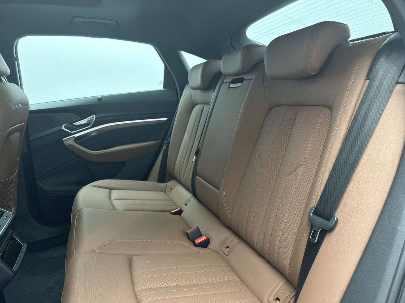 أودي Q8 إي ترون 55 quattro S Line Sportback 408hp Progress (Ref# 17203)