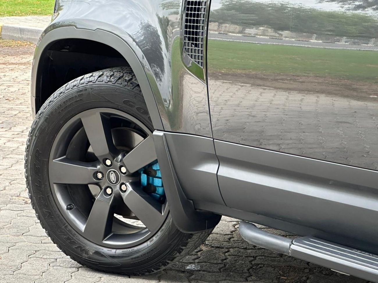 Land Rover Defender STD P300 90 SE 2.0L (5 Seater) DEFENDER 90 SE P300 GCC 2023 // AL TAYER WARRANTY // FSH // ORIGINAL