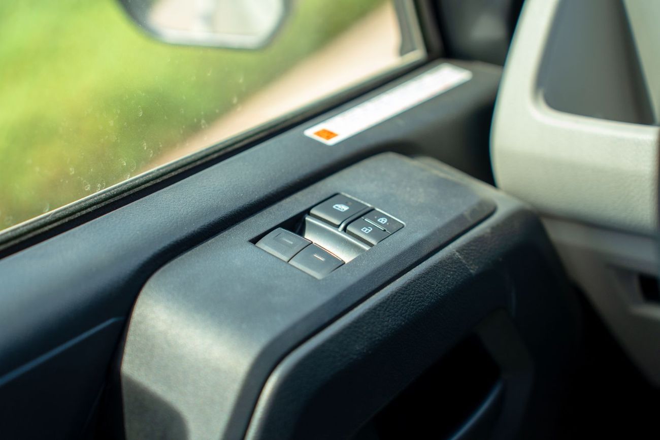 تويوتا هاياس DLS -High Roof Commuter 2.8L M/T