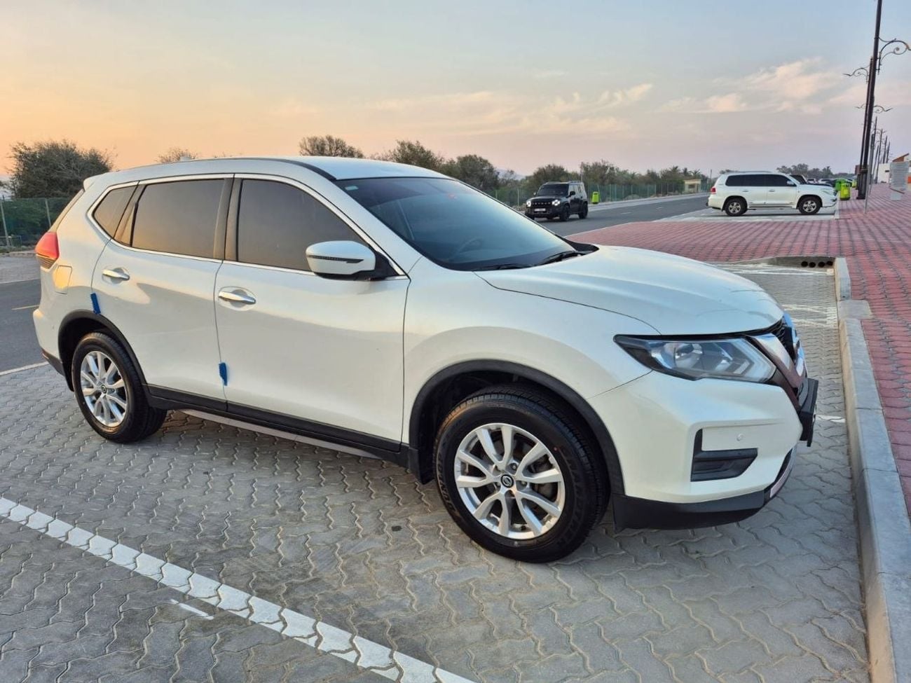 نيسان إكس تريل S 2.5L FWD (5 Seater)