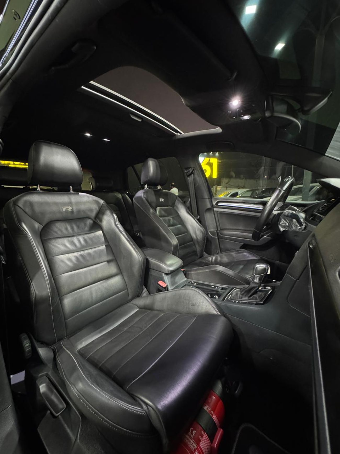 فولكس واجن جولف R 2.0L (290 HP)