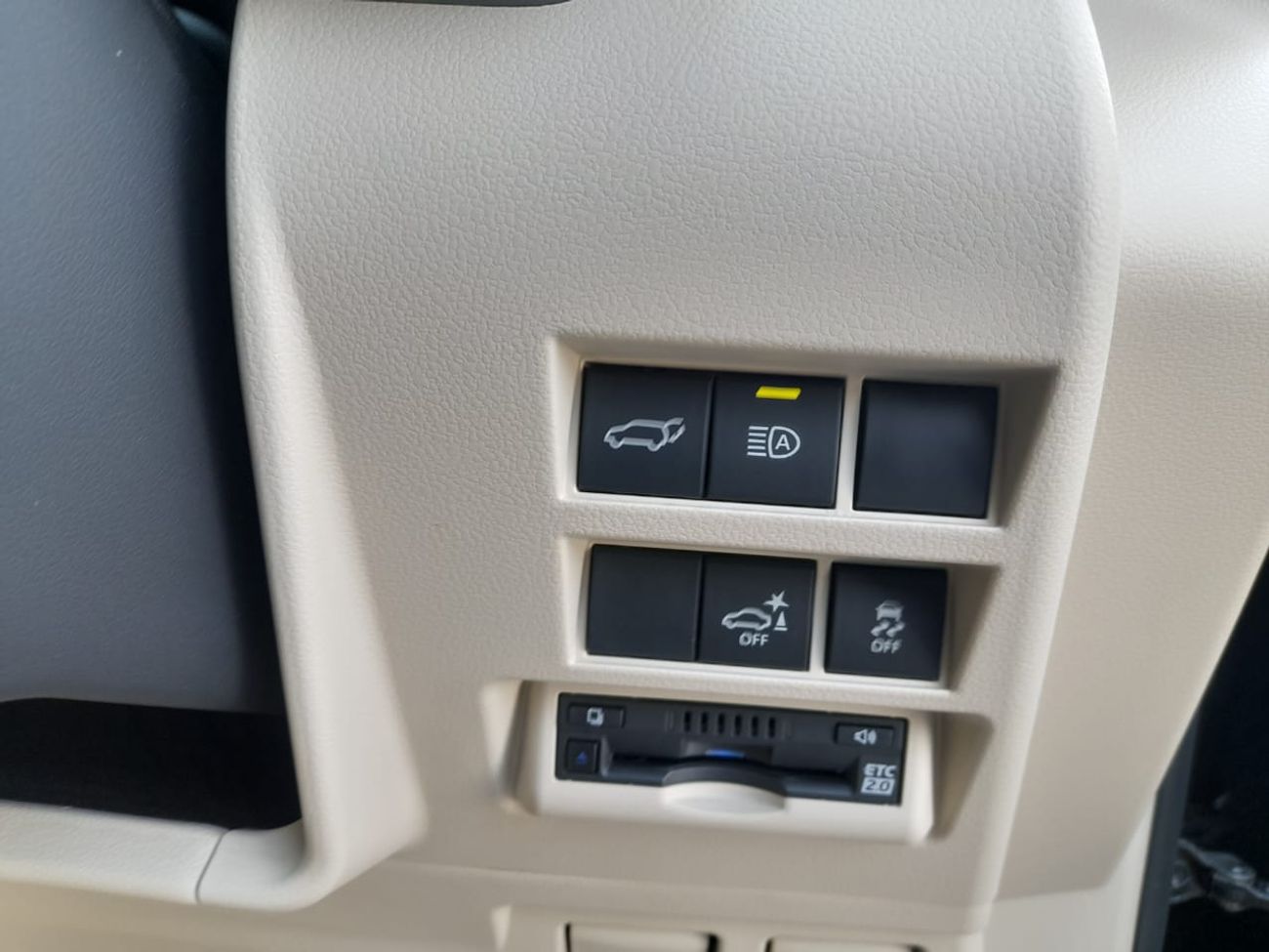 تويوتا لاند كروزر Right-Hand drive Diesel ZX black with biege