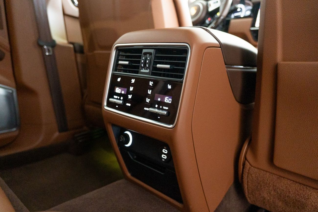 Porsche Cayenne 2020 Porsche Cayenne Coupe Turbo S E Hybrid / Porsche Warranty