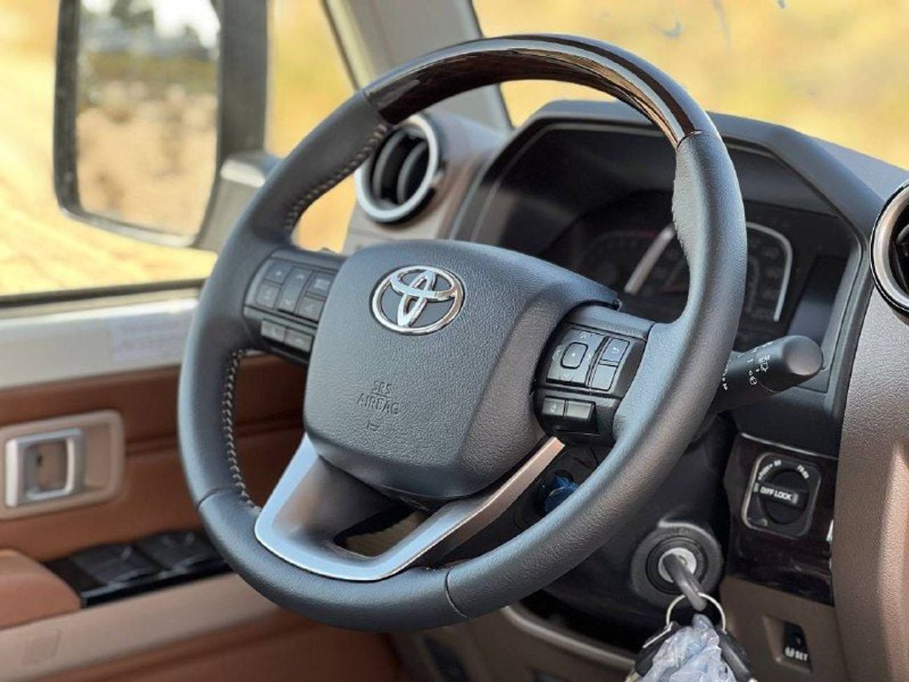 Toyota Land Cruiser 70 LC76 4.0L PTR A/T // 2025 // FULL OPTION WITH RADAR , LEATHER SEATS , DVD&BACK CAMERA // SPECIAL OFF