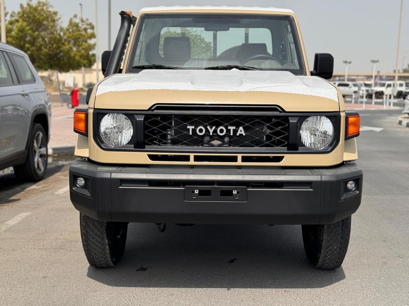 تويوتا لاند كروزر بيك آب 79 SC 4.0L PETROL AUTOMATIC TRANSMISSION ( ONLY FOR RE EXPORT )