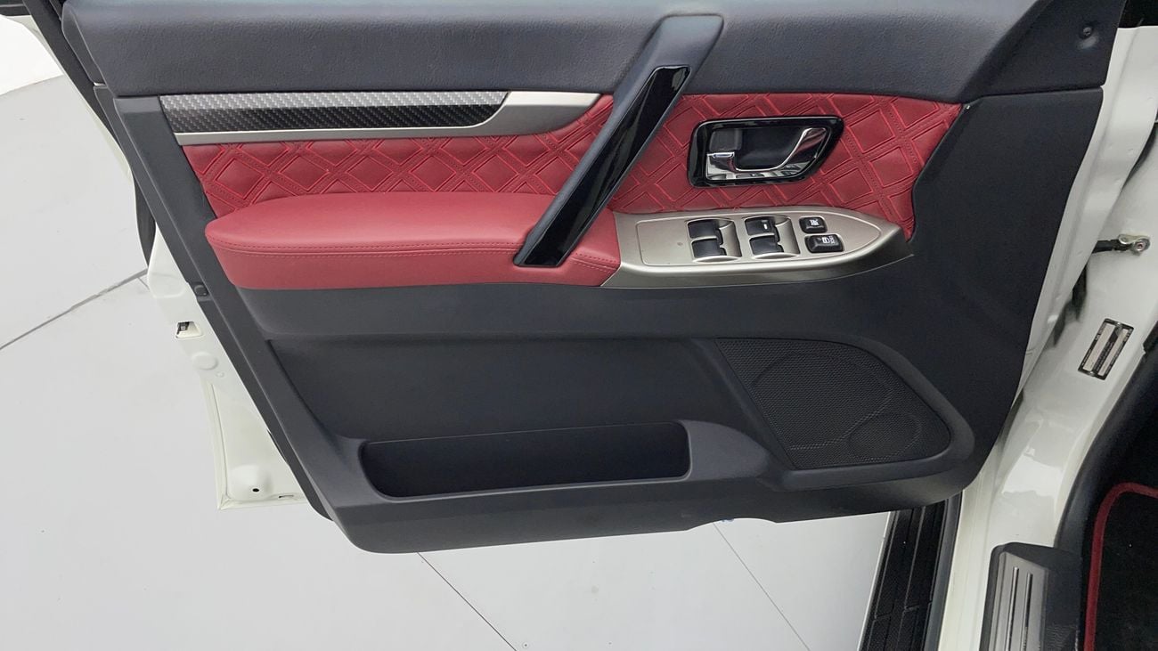 ميتسوبيشي باجيرو SIGNATURE EDITION 3.8 | بدون دفعة مقدمة | اختبار قيادة مجاني للمنزل