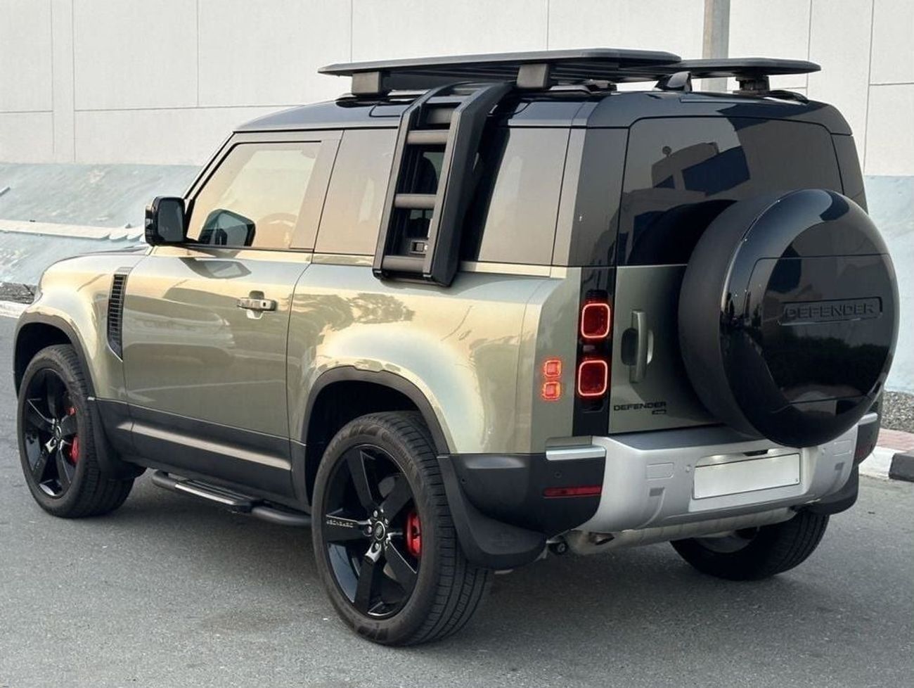 Land Rover Defender P400 90 SE 3.0L (5 Seater)