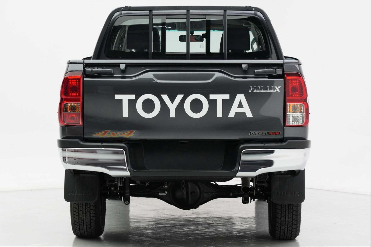 Toyota Hilux 2.4L 4X4 D/C STD(i) M/T DIESEL