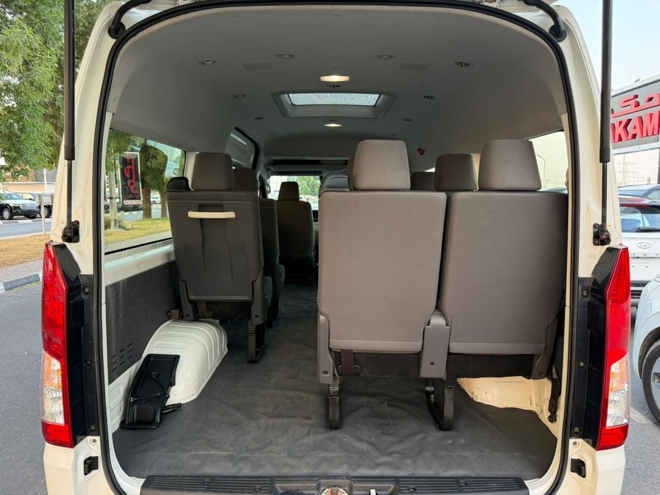 تويوتا هاياس DLS - STD ROOF High Roof Commuter 2.8L A/T