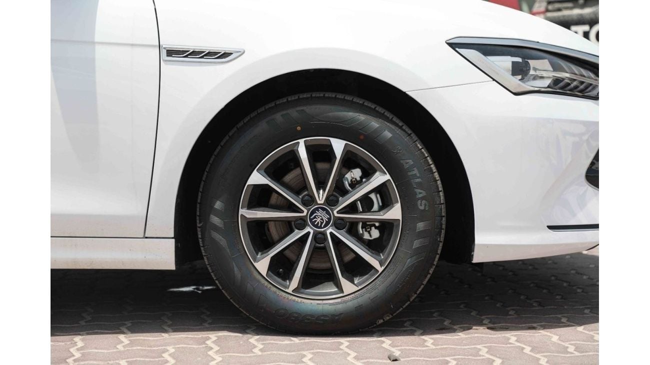 بي واي دي كين بلاس 2024 BYD Qin Plus DM-i Honor Lead 1.5 plug-in Hybrid - أبيض من الداخل بني | للتصدير فقط