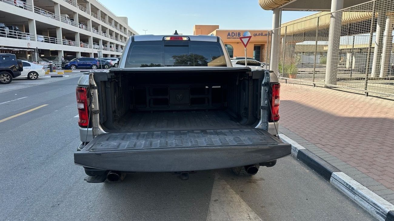 رام 1500 Rebel 5.7L Crew Cab Utility (5 Seater)